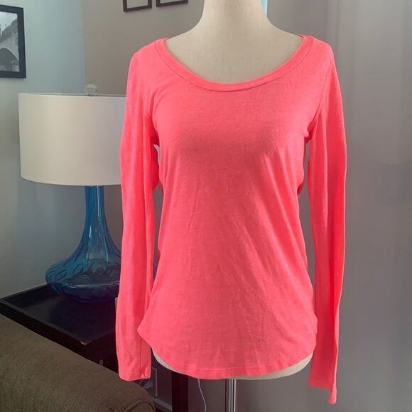 PINK long sleeve tee shirt open back size small EUC - Picture 1 of 3